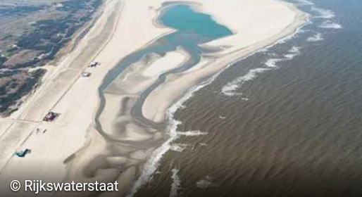 غرق سباح في البحر على شاطيء Monster