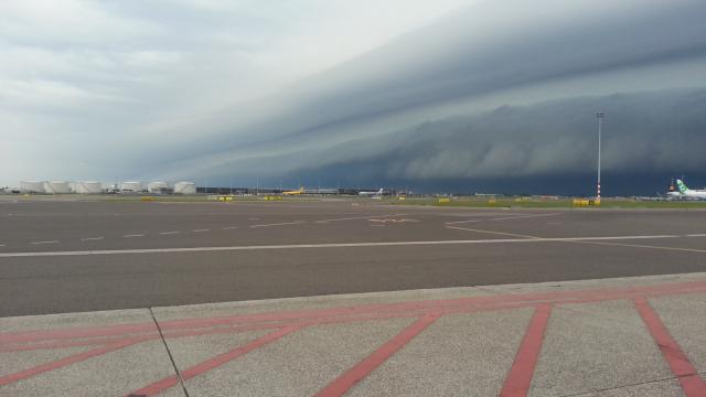 ♦ تحذير من أمطار وعواصف شديدة اليوم جنوب وشرق هولندا