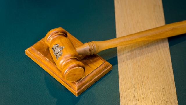 المحكمة تقرر : على الوسيط اعادة مبلغ الوساطة الى المستأجر