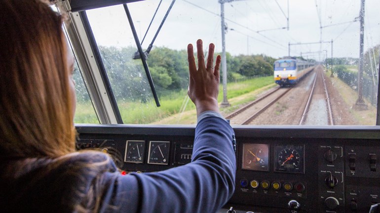 عودة حركة القطارات بين دانهاخ سنترال و روتردام سنترال الى جدولها الزمني الطبيعي