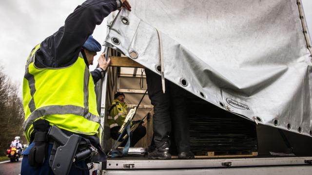 انخفاض عدد الملاحقات في قضايا الاتجار بالبشر بهولندا