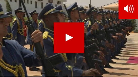 فرقة المراسم الليبية تعزف النشيد الوطني البريطاني بنشاذ مريع !