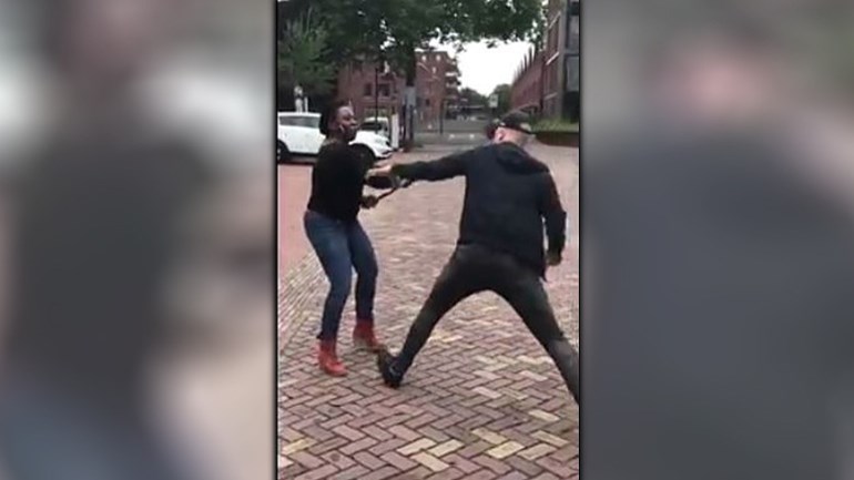 فيديو : عنصرية شبان من Hilversum اتجاه سيدة سيرونامية