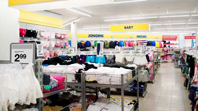 متجر Zeeman يطلب اعادة ملابس داخلية نسائية