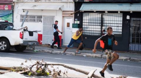 الشرطة الفرنسية تقوم باجراءات صارمة ضد اللصوص بجزيرة سان مارتن