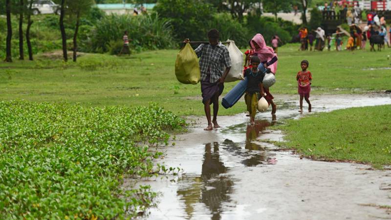 جيش ميانمار يزرع الألغام بطريق المسلمين الهاربين ويرفض الهدنة