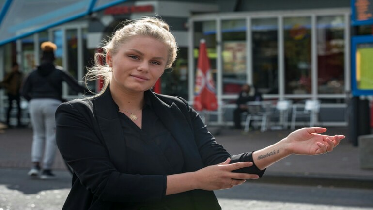 هذا الوشم أنقذ حياة روكسان