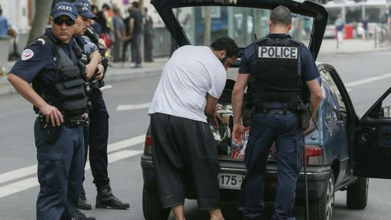 فرنسا:قانون جديد للإرهاب يعامل المسلمين كمشبوهين
