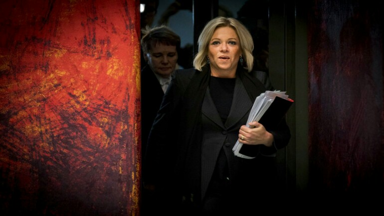 استقالة وزيرة الدفاع الهولندية وقائدالقوات المسلحة