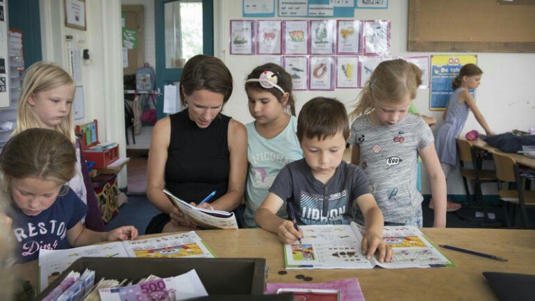 الحكومة تقرر تخصيص نصف مليار للمعلمين قبل الاضراب