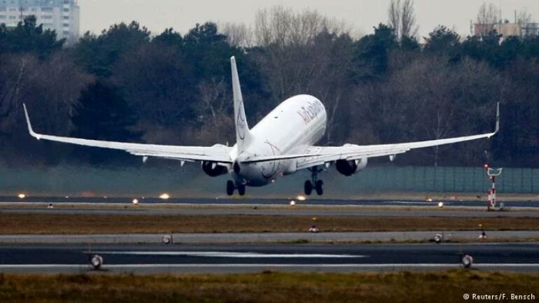 لاجئون سوريون يغادرون ألمانيا طواعية إلى سوريا