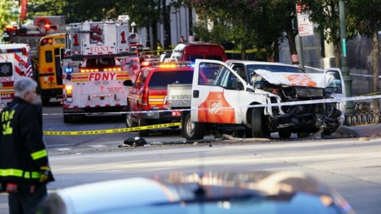 شاحنة تدهس المشاة في مانهاتن بأمريكا الضحايا 6 قتلى و11 جريح حتى الأن