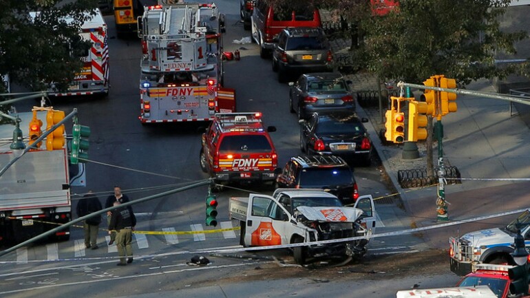 الهجوم ارهابي في نيويورك وارتفاع عدد القتلى الى 8 المهاجم كان يصرخ " الله أكبر"