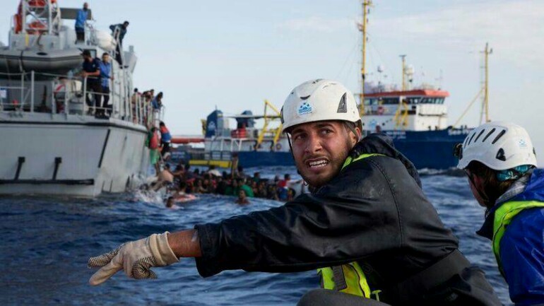 خفر السواحل الليبي يتسبب بغرق خمسة لاجئين حسب منظمة Sea Watch 