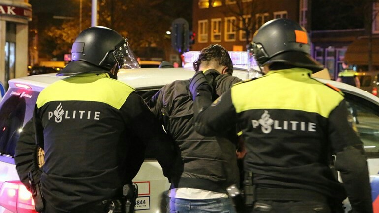 الشرطة تعتقل عدة أشخاص بسبب احتفالات المغاربة الهولنديين في شوارع دانهاخ