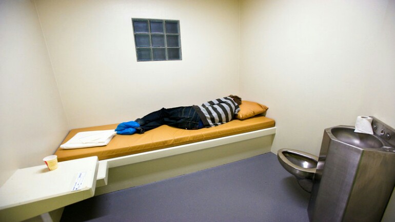 كم التعويض الذي تتلقاه من الشرطة بحال القاء القبض عليك ظلما عن كل ليلة حجز تقضيها؟