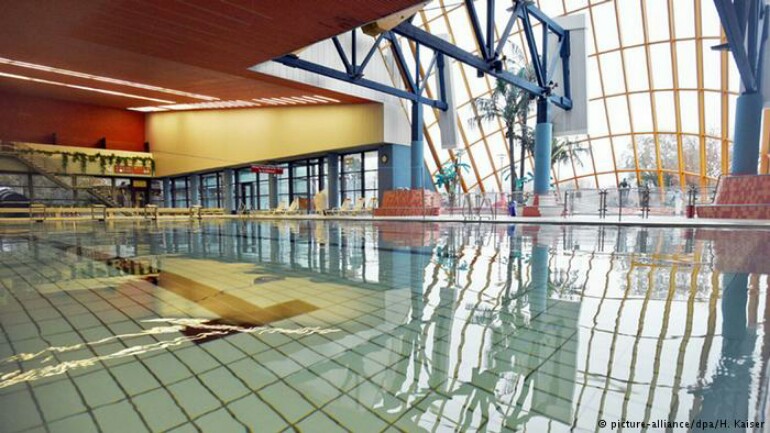 اتهامات لمدرب سباحة ألماني بالاعتداء جنسياً على 20 طفلة