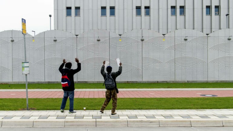 ستون بالمئة من اللاجئين المرفوضين في هولندا لا أثر لهم، والباقي عادوا لبلدهم..