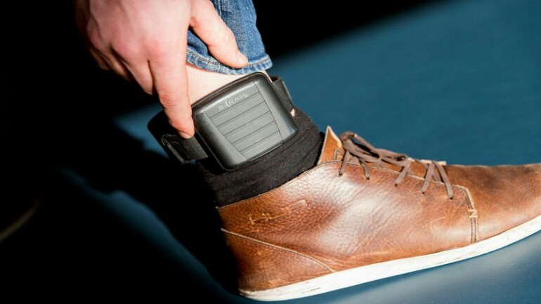 سوري مشتبه به بالارهاب ينتقل من ألمانيا لليونان مع جهاز المراقبة على الكاحل!