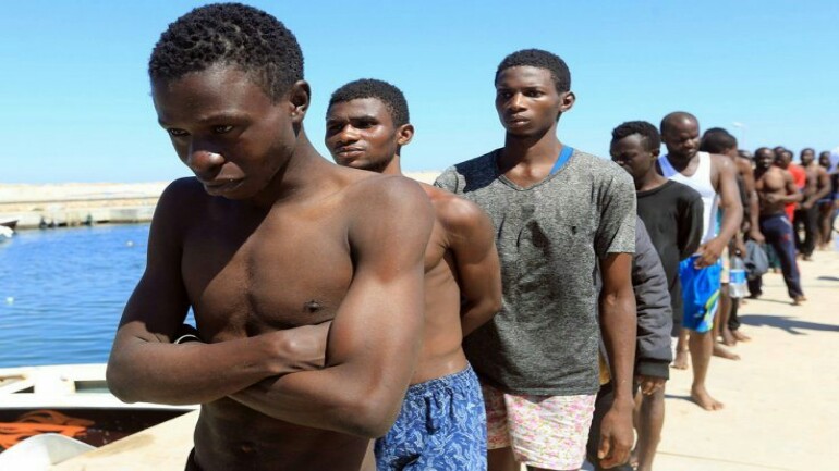 بيع المهاجرين المحتجزين لدى المهربين في ليبيا كعبيد في سوق الرقيق