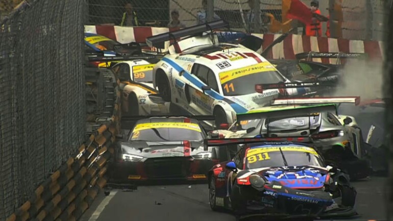 فوضى عارمة في بطولة العالم FIA GT لسباق السيارات 13 سيارة فوق بعضها !!