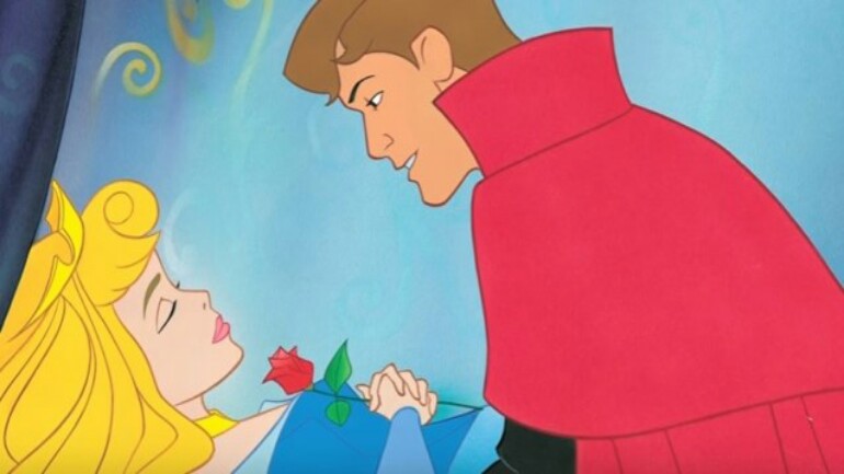 الأمير الذي يقبل الأميرة النائمة في قصص الأطفال هو متحرش جنسي !