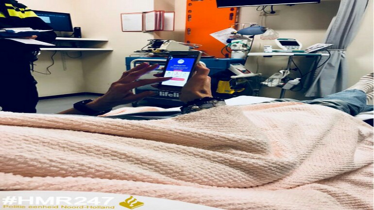 امرأة تعرضت للاصطدام تريد متابعة الشات مع معجبيها قبل ابلاغ عائلتها !!