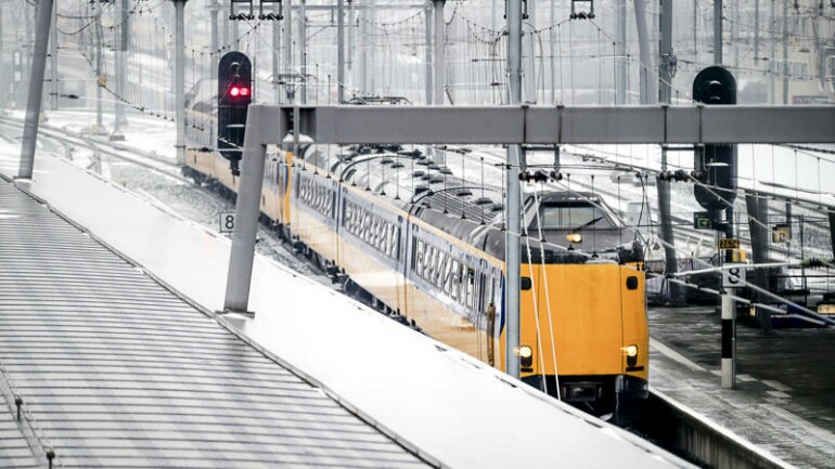 شركة NS للسكك الحديدية تبدأ جدول زمني جديد بدون " السيدات والسادة" !