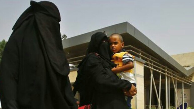 القاء القبض على 24 امرأة ومحاكمتهم بجريمة ارتداء البنطال !