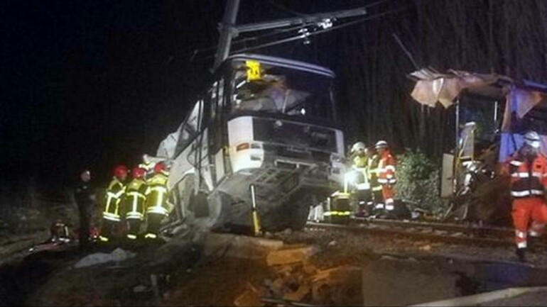 وفاة أربعة أطفال وجرح العشرات بحادث تصادم مروع بين قطار وحافلة مدرسية بفرنسا