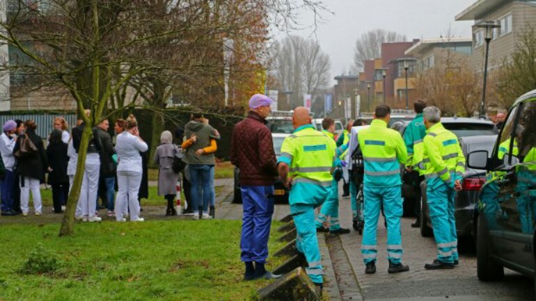 الشرطة تنهي منذ قليل احتجاز طبيب كرهينة في روتردام - فرار المشتبه به
