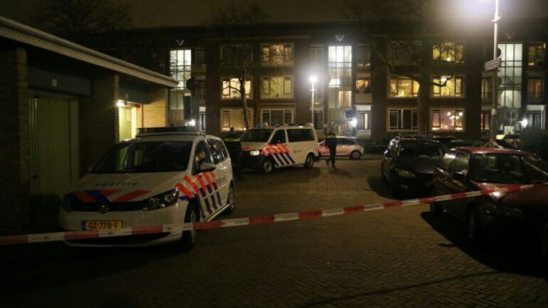 تعرض فتاة قاصر للطعن من أحد أفراد عائلتها بمنزلهم في Den Haag