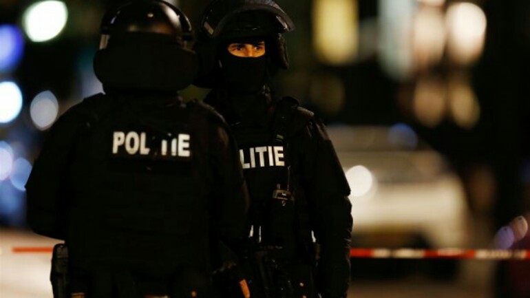 القبض على أربعة مشتبه بهم بالإرهاب في فلاردينغين ودلفت وخودا