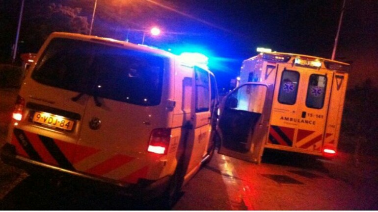 رجل يرمي زوجته من النافذة شبه عارية في Voorburg - انها ليلة عيد ميلاد لطيفة!