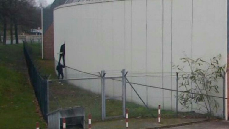 سجناء يحدثون ثقبا في جدار سجن برلين اليوم ويلوذون بالفرار