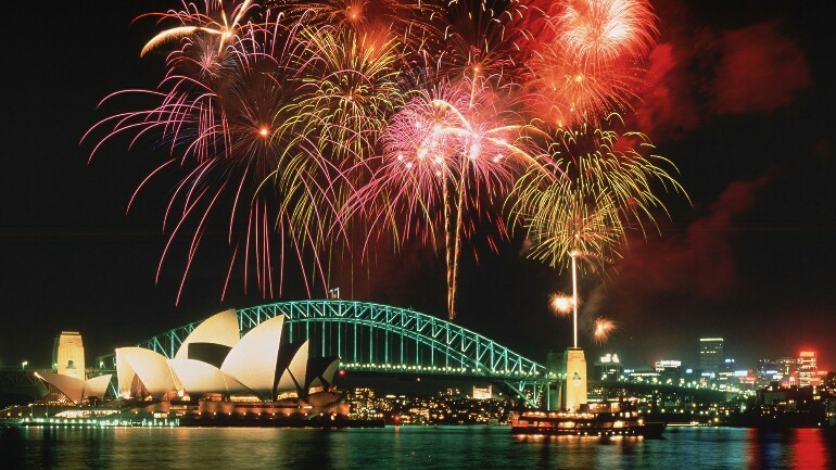 ليلة رأس السنة دافئة - لكنها ممطرة وعاصفة بأماكن وجافة بأماكن أخرى