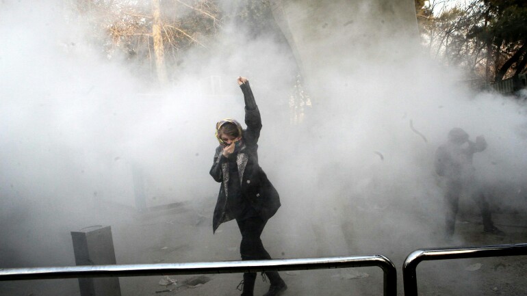 القاء القبض على ثمانية أشخاص هاجموا السفارة الايرانية اليوم بدانهاخ