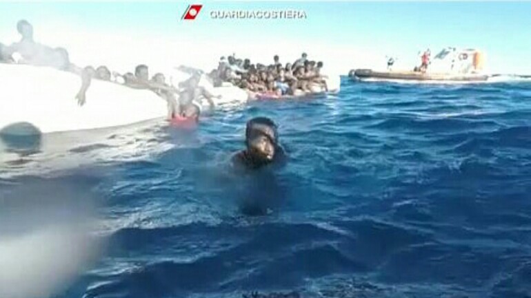 غرق 8 مهاجرين وانقاذ 85 أخرين من قبل خفر السواحل الإيطالي