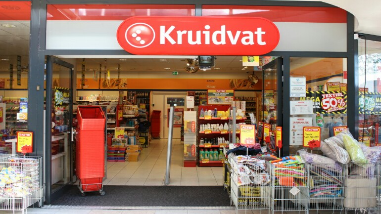 طرد موظفة في Kruidvat بروتردام - سرقت علبة نيفيا تعطى هدية للزبائن