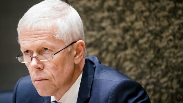 رئيس المخابرات AIVD في مقابلة اليوم : منعنا أربع هجمات ارهابية مؤكدة في هولندا !