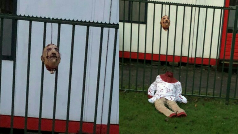 العثور على دمية مقطوعة الرأس معلقة على سياج مسجد في أمستردام