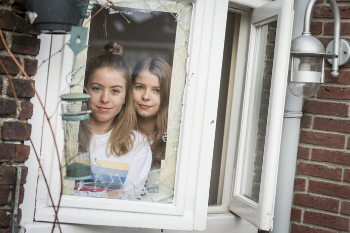 نينا 16 عام من أنشخيدة تلقي القبض على لص وتسلمه للشرطة !