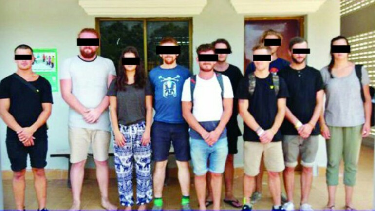 سائح هولندي محتجز بكمبوديا برفقة سياح أخرين بسبب الرقص الإباحي