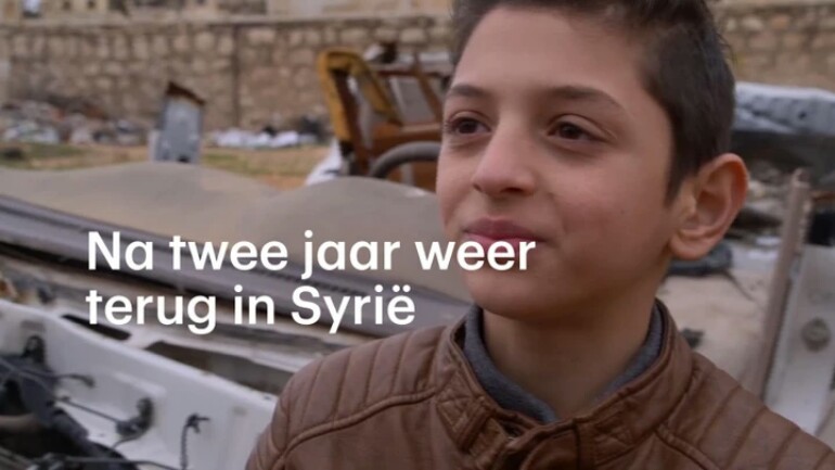 بعد سنتي لجوء لم يحصل على لم الشمل - أديب 12 عام يعود الى سوريا ليجتمع مع أهله 