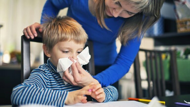 طفلي مصاب بأعراض الأنفلونزا - متى يجب أن أذهب الى طبيب العائلة ؟