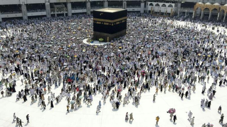 مسلمات على تويتر: التحرش الجنسي يحصل في مكة المكرمة أثناء الحج !!