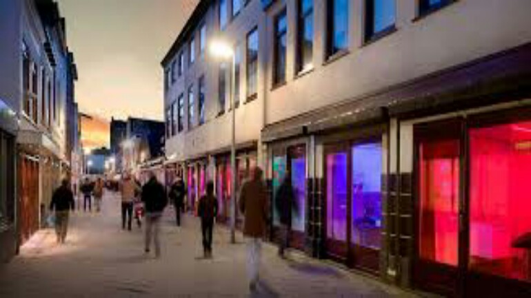 السكان سيتظاهرون اليوم للمطالبة باغلاق شارع البغاء في دانهاخ