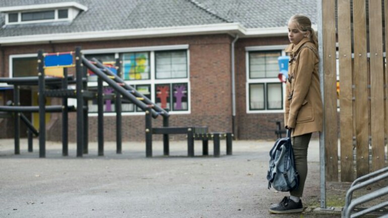 الأم من ألميري: اما أن تبعدو البلطجة عن ابنتي أو سأبقيها بعيدة عن المدرسة