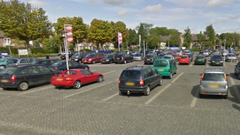 الشرطة تبحث عن رجل ركل اليوم طفل (عامان) على ظهره في روزمالين - مع مواصفات دقيقة للجاني