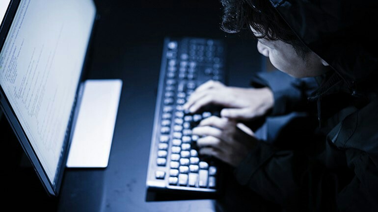 القبض على هكر اخترق حسابات Facebook للكثير من المشاهير الهولنديين